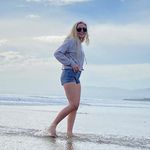 Taylor Berger - @littlerainbowwaves - Instagram