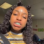 Taylor Coombs - @quee_ntae - Instagram
