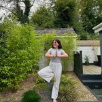Taylor Leslie - @taylorleslieyoga - Instagram