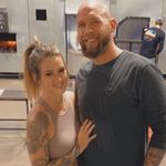 Taylor Vandeventer - @nothardlyalice_ - Instagram