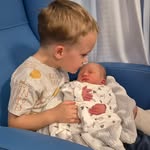 Mum,Ted&Elias - @thetalesoftwotinybrothers - Instagram