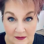 Terri Stephens - @readingswithatwist - Instagram