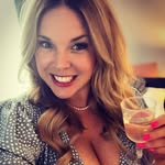 Tess Garner - @always_wear_pearls - Instagram