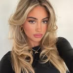 Tess Holmes - Facebook