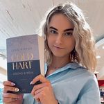 Tess 🌻💛🎧 - @tess.little.library - Instagram