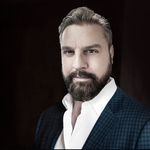 Tim Mackin - @mackinsaywhat - Instagram