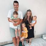 Tom Agnew - @tomloveschops - Instagram