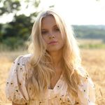 F - @flora_tompa - Instagram