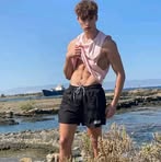 Young Tom - Facebook