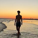 𝐓𝐨𝐧𝐢  - @_tonivazquez - Instagram
