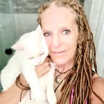 Traci Brooke - @onthedancefloorduh - Instagram