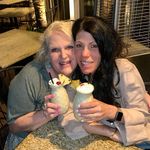 Traci Snyder - @momisfamlit - Instagram