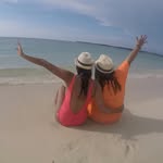 Val Meyer y Adri Mazzeo - @vaviajandoporelmundo - Instagram