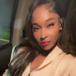 Valencia Buck - @darknlovelyv - Instagram