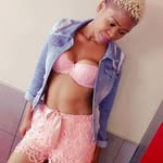 Sandie D Hôlmes - @sandiie_van_holmes - Instagram