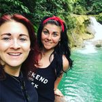 Vanessa & Sophie Acton - @travellingwiththeactons - Instagram