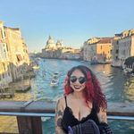 Vanessa - @vanessabeezkneez - Instagram