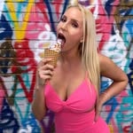 Vanessa Cage - @miss.vanessacage - Instagram