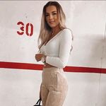 Vanessa Self - @selfieix - Instagram