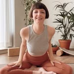 Vera Lukas - @yogavera.studio - Instagram