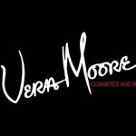 Vera Moore - @veramoorecos - Instagram