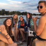 Veronica Arndt - @veronica_the_boat - Instagram