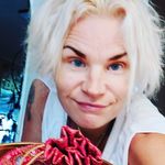 Veronica Becker - @lunarstorm_veraveronica - Instagram