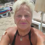 Vicki Beecham - @vicki.beecham - Instagram