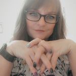Vicki Hendrick - @5gnailswithvicki - Instagram