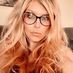Vicki Crowe - @vixcrowe - Instagram