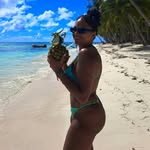 Vicky Lealde - @vickylealde - Instagram