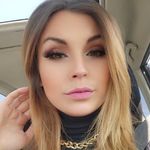 Vicky Richard - @batmannee - Instagram