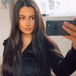 Vicky Waller - @vickyfashioncoms - Instagram