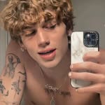 𝖵𝗂𝗇𝗇𝗂𝖾 𝖲𝗆𝗂𝗍𝗁. - @vinniiexsmith - Instagram