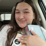 Ashley - @ashleyviolareads - Instagram