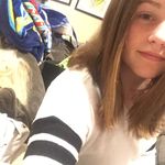 @violet_olsen - Instagram