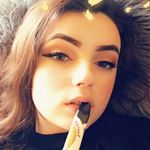 lil red - @violet.parker._ - Instagram