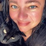 Wanda Ernst - @wandaworld9 - Instagram
