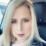 Kris Warren Stein - @mommaof2corgis - Instagram