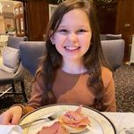 Yvette Bergeron - @yvette_shhzh6 - Instagram