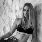 Yvett Lenart - @yvettelenart - Instagram