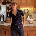 @zach._.holt - Instagram
