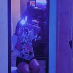 @zoe_lux1812 - Instagram